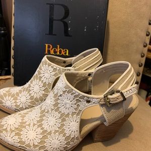 Reba Kitt Boot Sandler - Size 7.5M